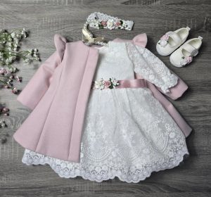 Taufkleid Set für Mädchen Mila mit weißem Spitzenkleid und rosa Mantel